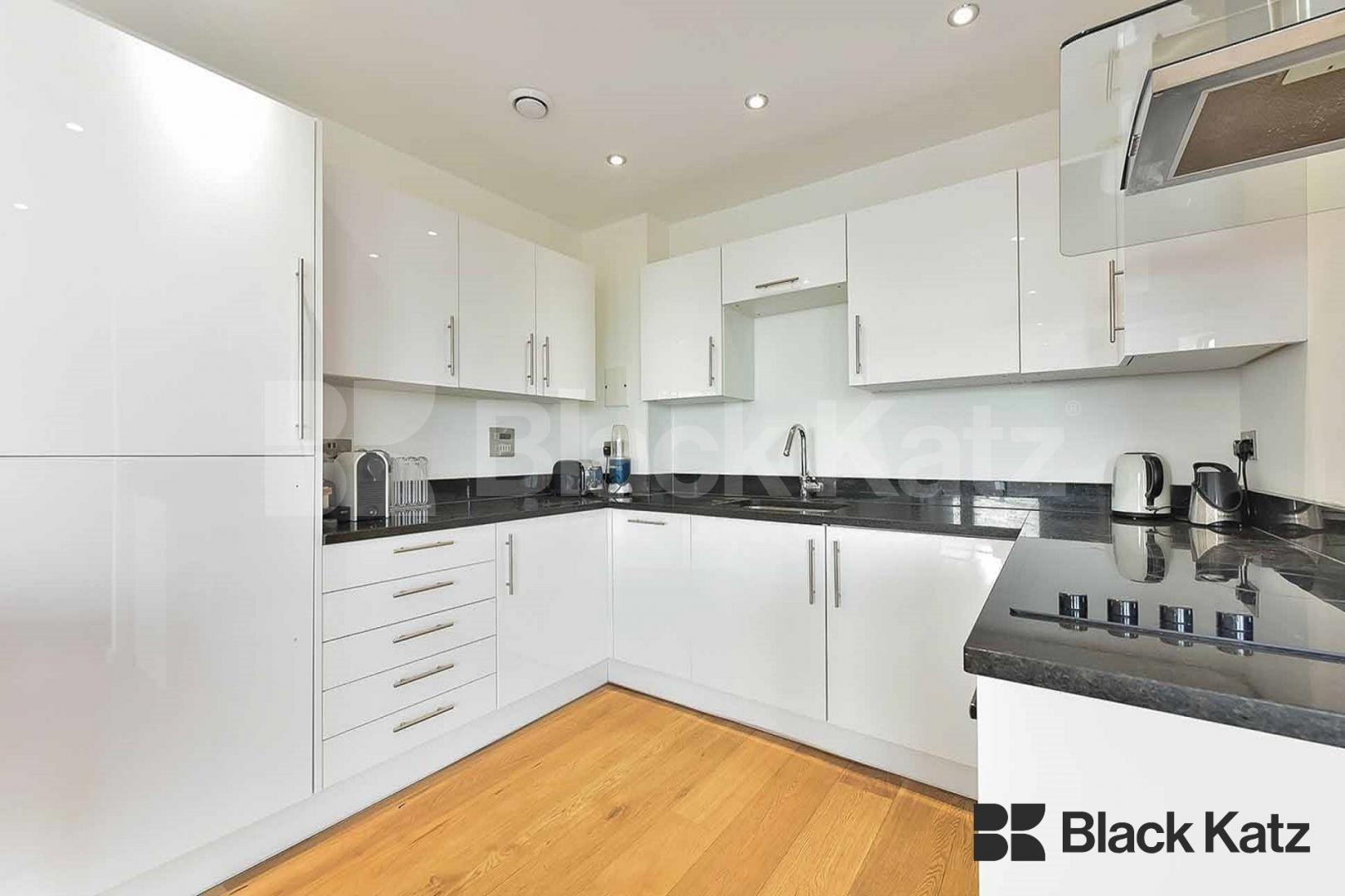 Stunning views, stylish & contemporary with balcony & roof terraces.  The Pioneer Building, Newington Causeway, Borough